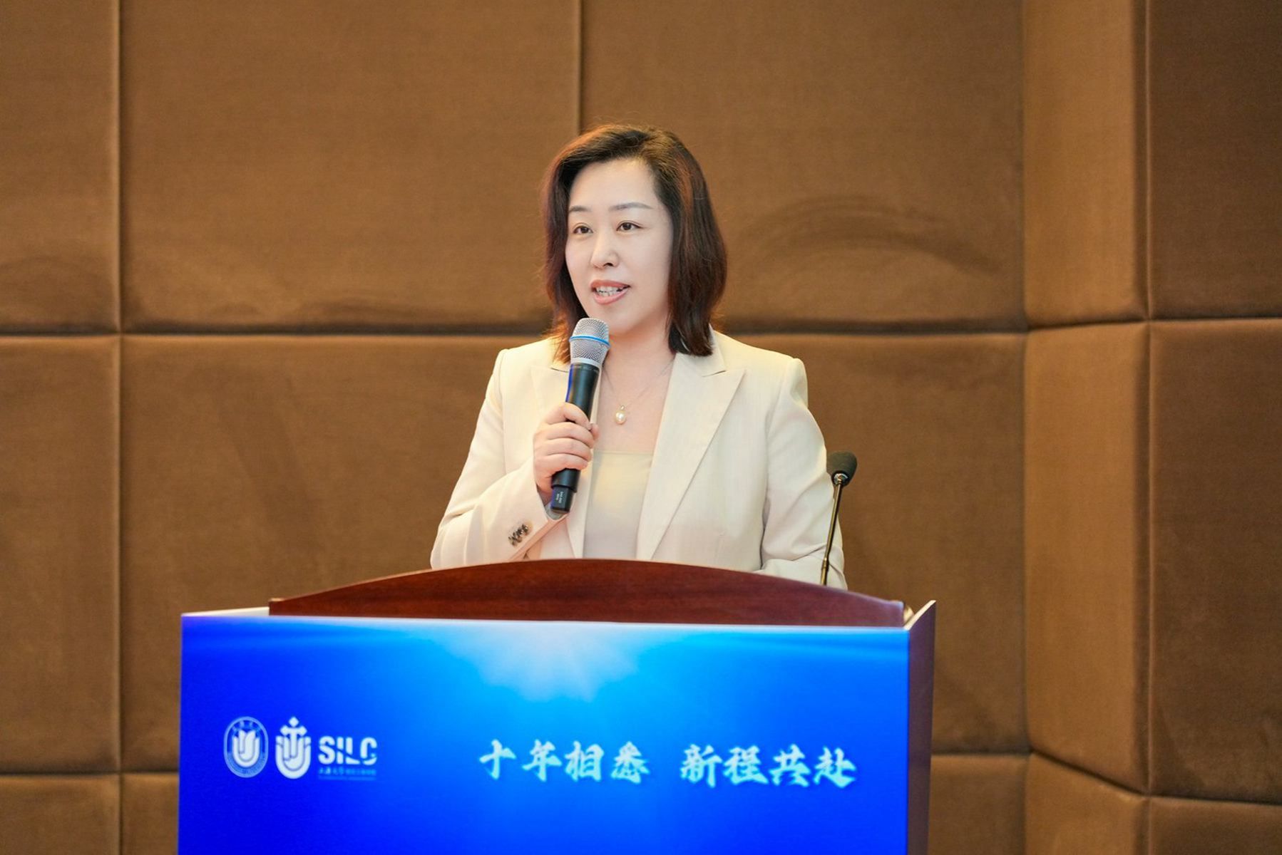 校友代表发言_副本.jpg 校友代表发言_副本.jpg