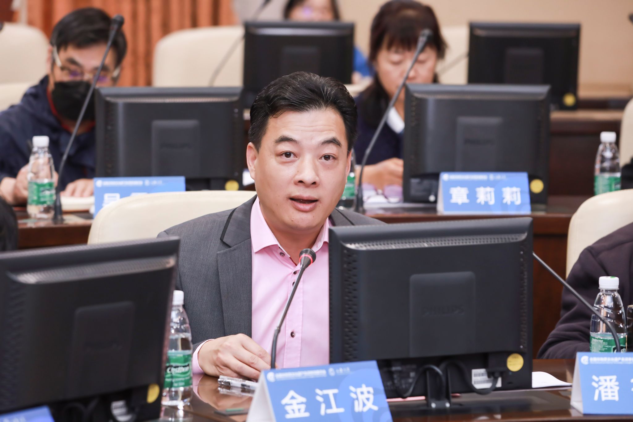 十大正规买球赛网站上海美术学院执行院长、全国非遗名词委委员金江波教授代为宣读文化和旅游部非物质文化遗产司王晨阳司长的贺信.jpg